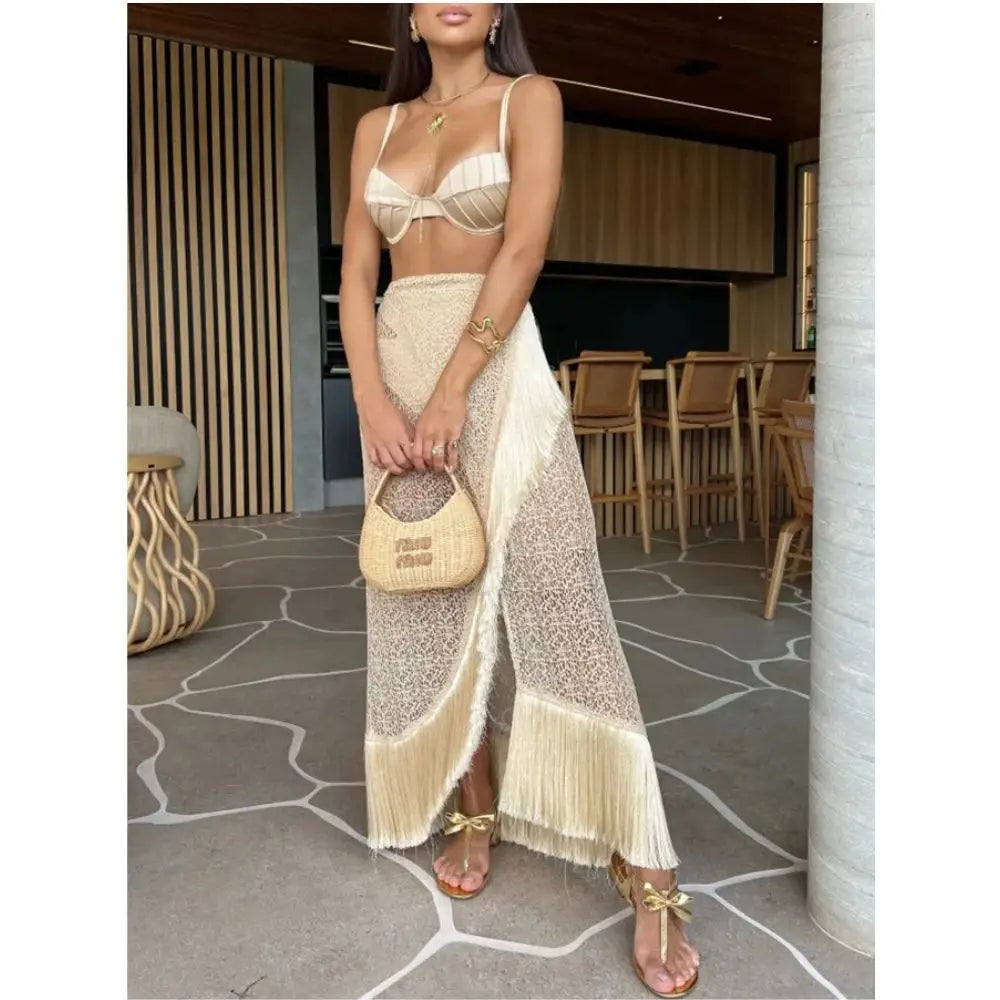 Conjunto de Biquíni com Saia de Praia e Franjas de Crochê